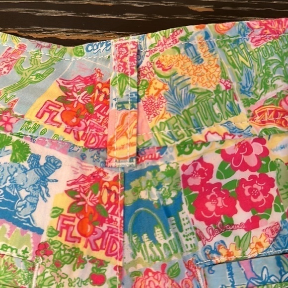 LILLY Pulitzer Shorts, Bright Design Stamp Design with States, Size 2 - Picture 4 of 12